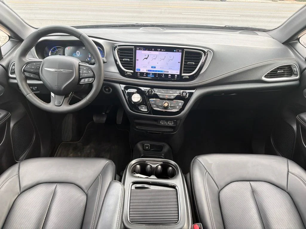 Used 2024 White Chrysler Select S Appearance image 19