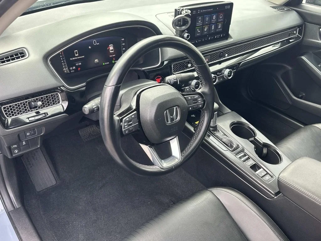 Used 2024  Honda Touring image 2