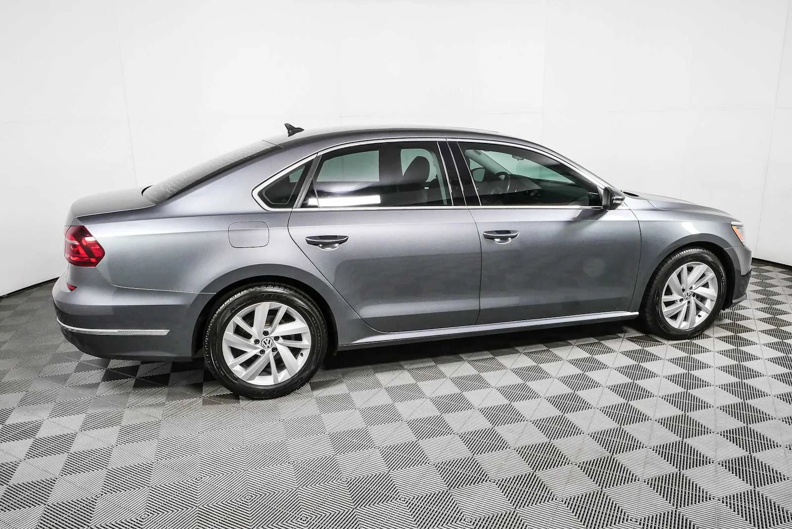 Used 2018 Volkswagen Passat SE with VIN 1VWBA7A37JC043853 for sale in Chamblee, GA