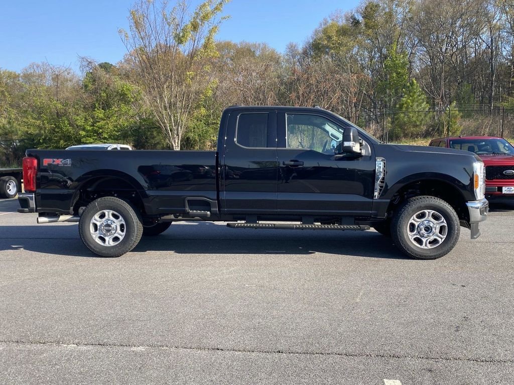 New 2026 Black Ford XLT image 2