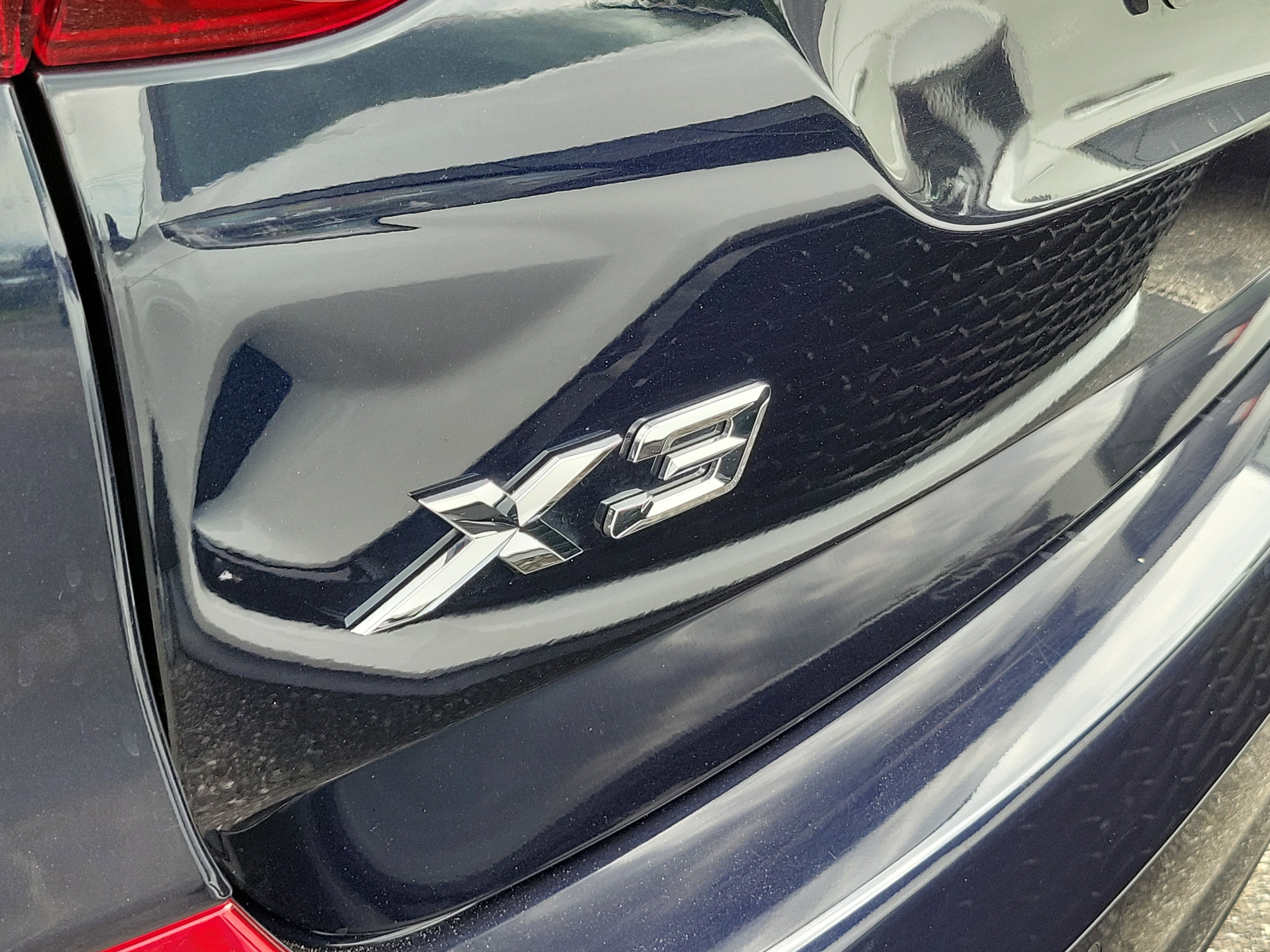 Used 2019 Carbon Black Metallic BMW xDrive30i image 7