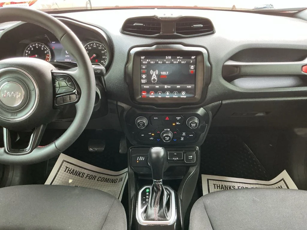 Used 2022 Red Jeep Latitude image 17