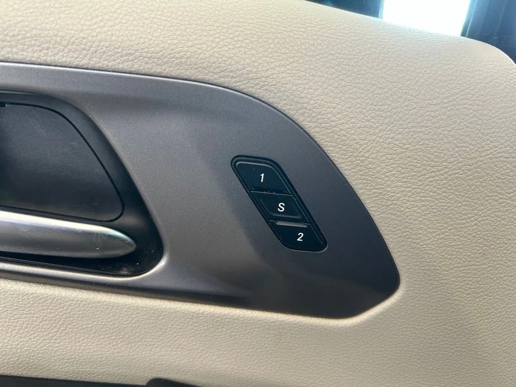 Used 2024 Black Chrysler Touring L image 37