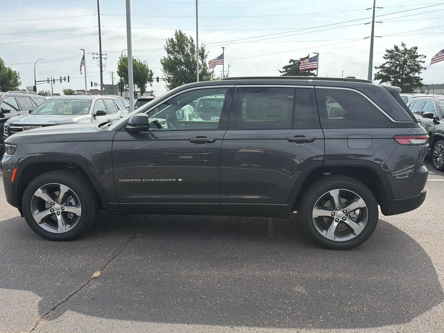 New 2026 Baltic Gray Metallic Clear-Coat Exterior Paint Jeep Limited image 4