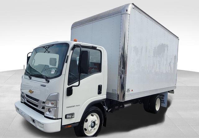 New 2025 Arc White Chevrolet  image 1