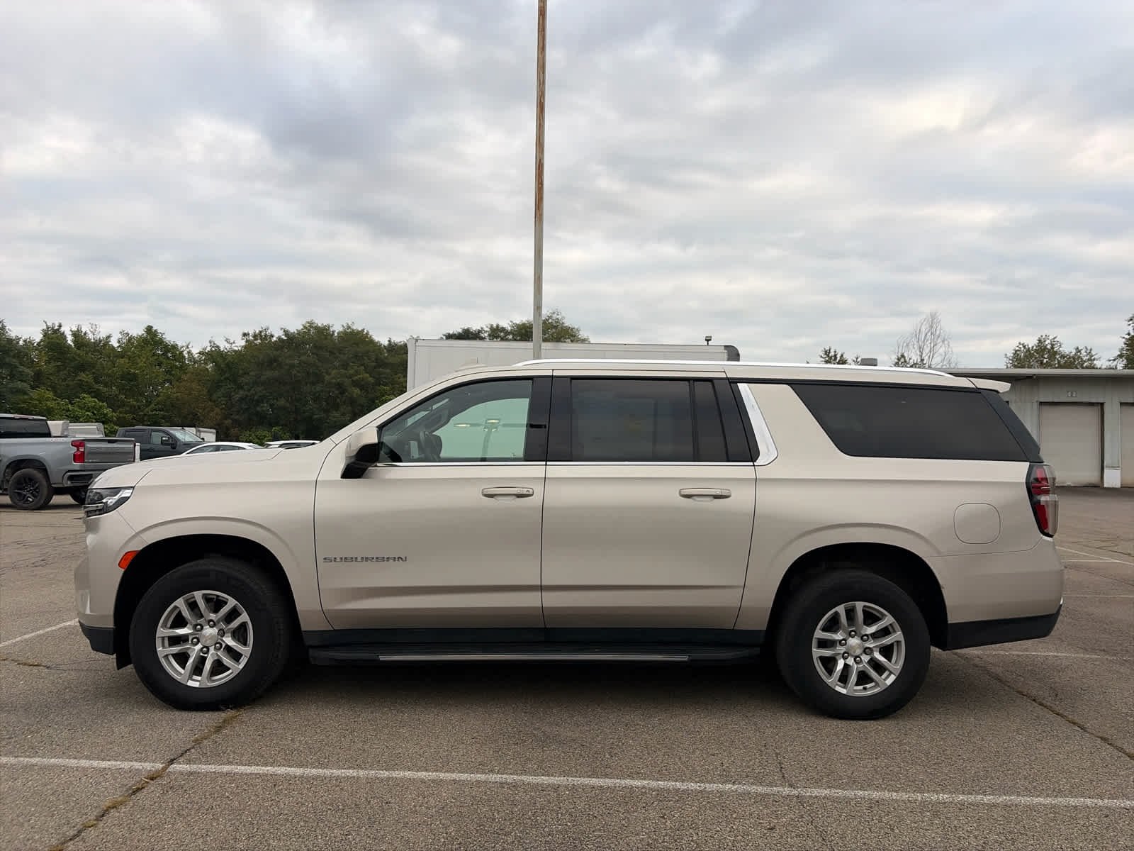Used 2022 EMPIRE BEIGE METALLIC Chevrolet LT image 4