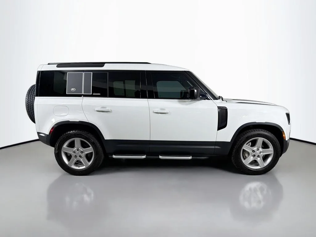 Used 2020 Fuji White Land Rover SE image 4