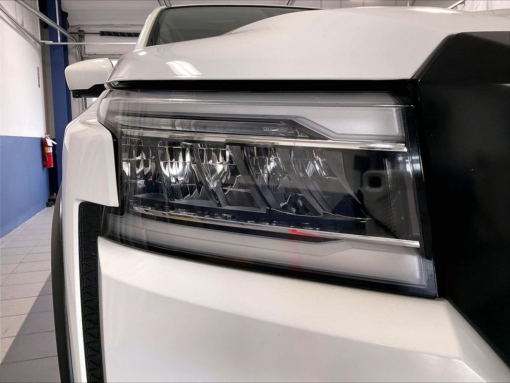 Certified Used 2023 White Nissan PRO-4X image 33