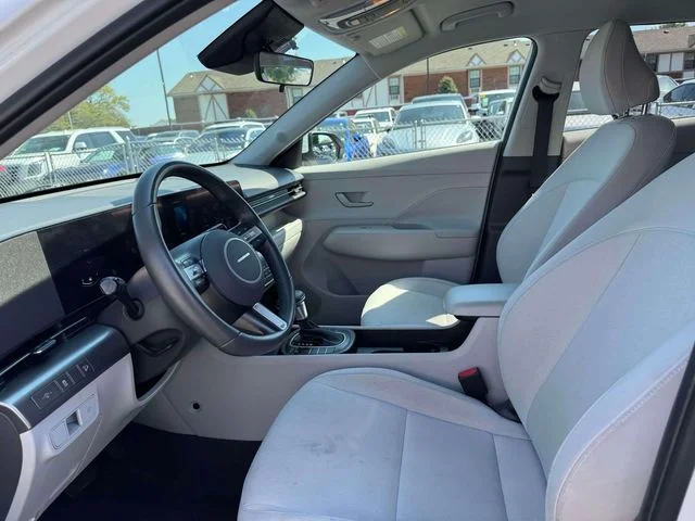 Used 2025 White Hyundai SEL image 19