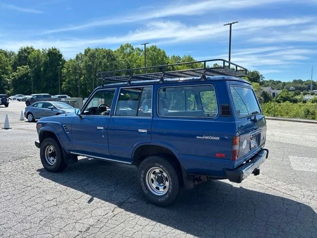 Used 1987 White Toyota Base image 5