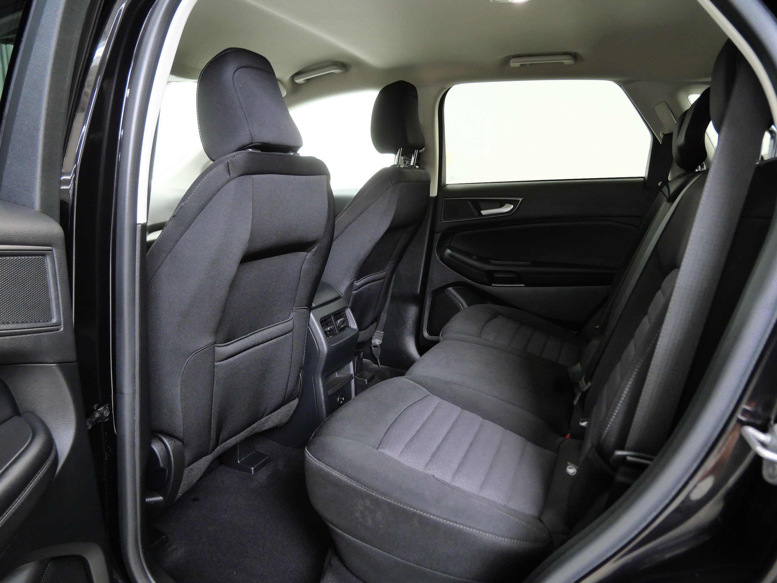 Used 2022 Black Ford SE image 14