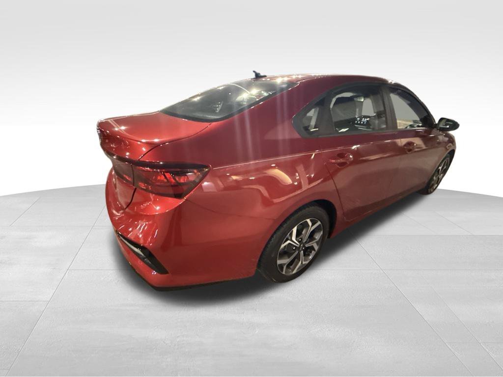 Used 2021 Red Kia LXS image 5