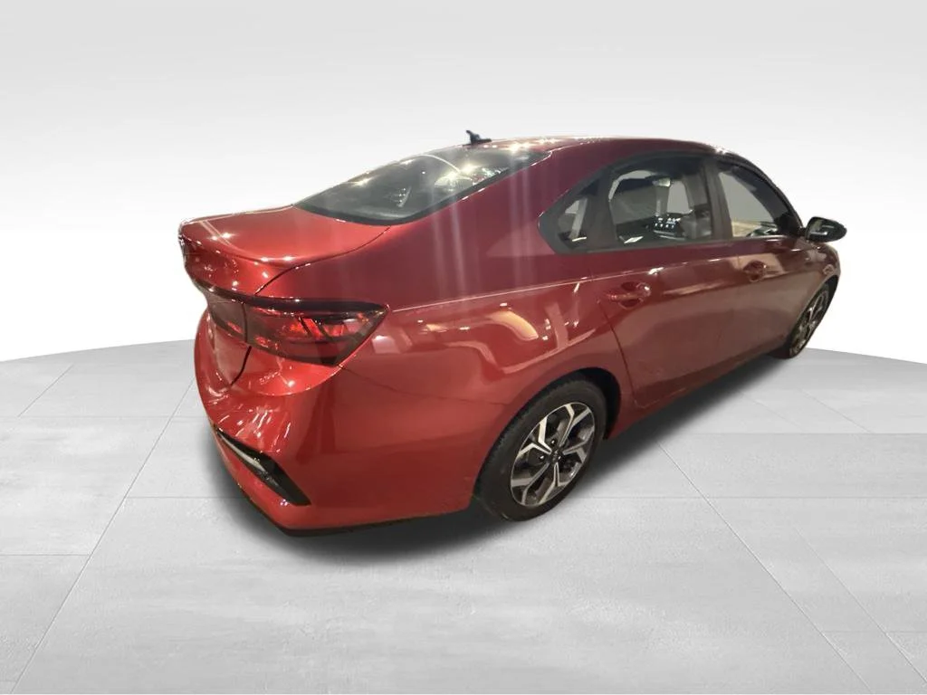 Used 2021 Red Kia LXS image 5
