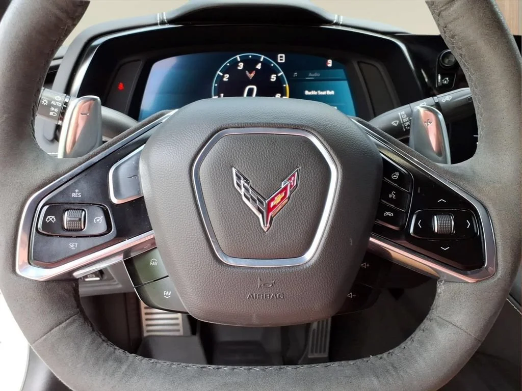 Used 2020 ARCTIC WHITE Chevrolet 2LT image 9