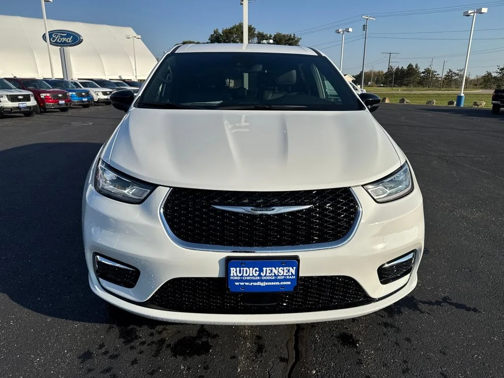2026 Chrysler Pacifica Select - Photo 8