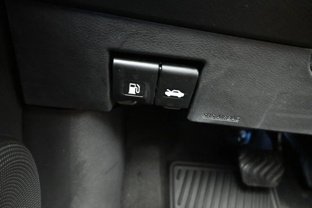 Certified Used 2025 Gun Metallic Nissan S image 28