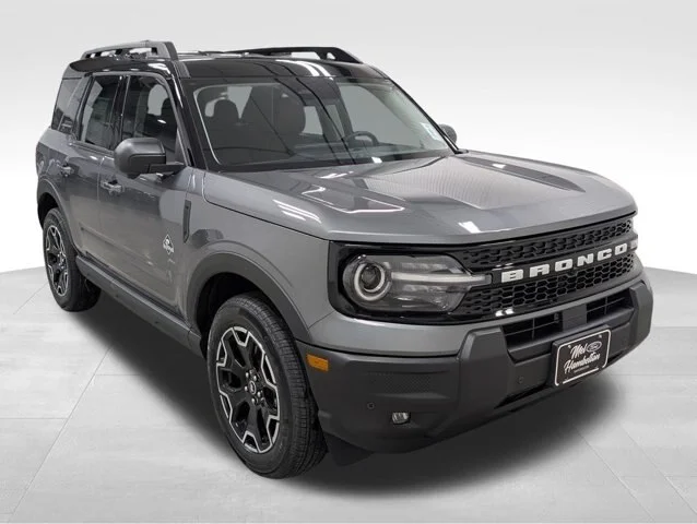 New 2025 Carbonized Gray Metallic Ford Outer Banks® image 17