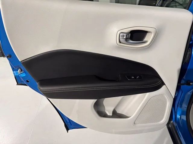 Used 2020 Blue Jeep Latitude image 14