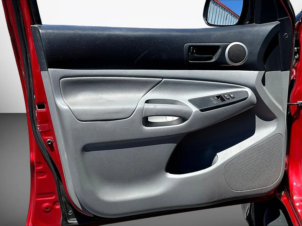 Used 2013 Red Toyota Base image 20