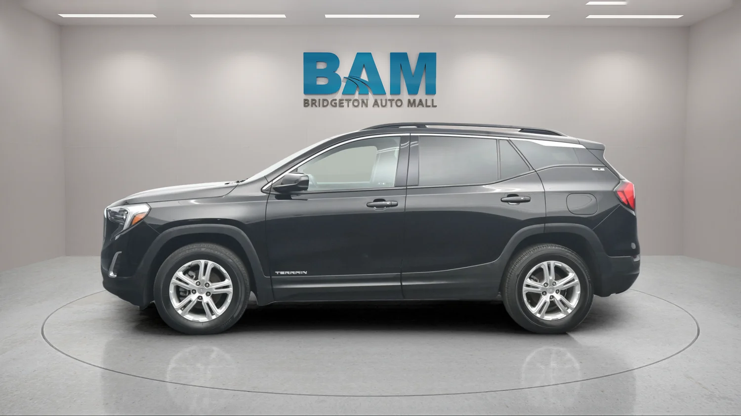 Used 2020 Black GMC SLE image 4