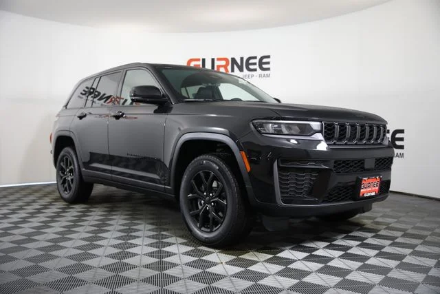 New 2026 Diamond Black Crystal Pearl-Coat Exterior Paint Jeep Altitude image 2