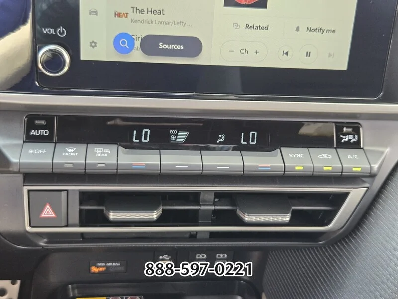 Used 2025 Ice TOYOTA SE image 23