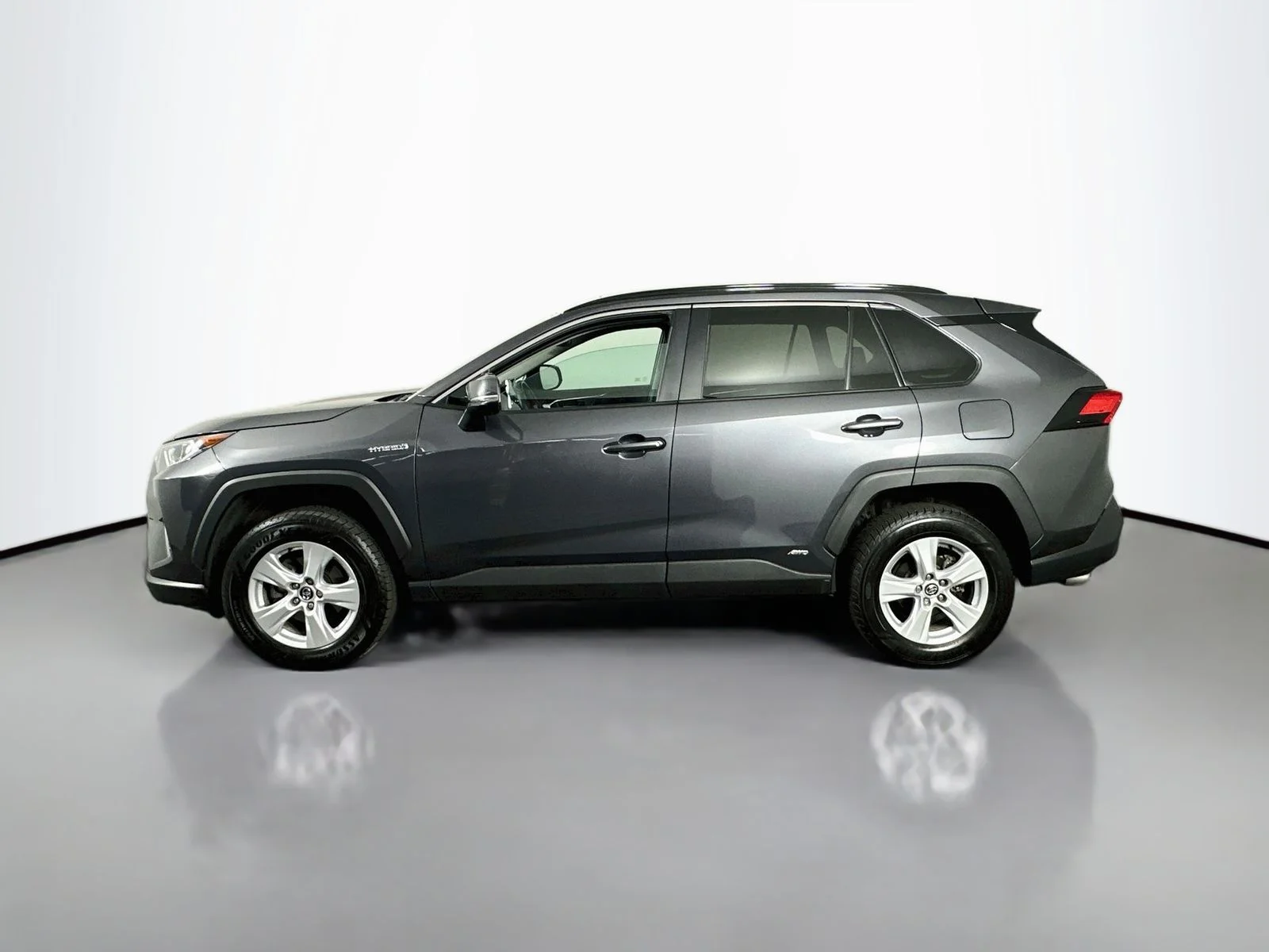 Used 2020 Magnetic Gray Metallic Toyota XLE image 4