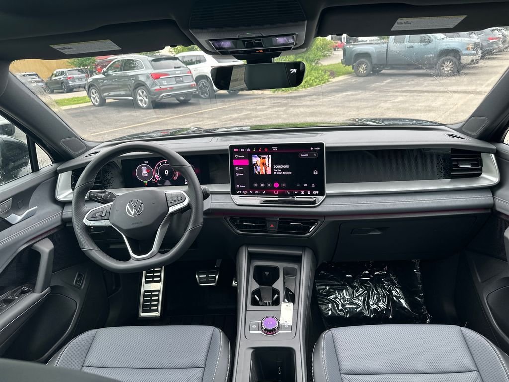 New 2026  Volkswagen 2.0T SE R-Line Black image 18
