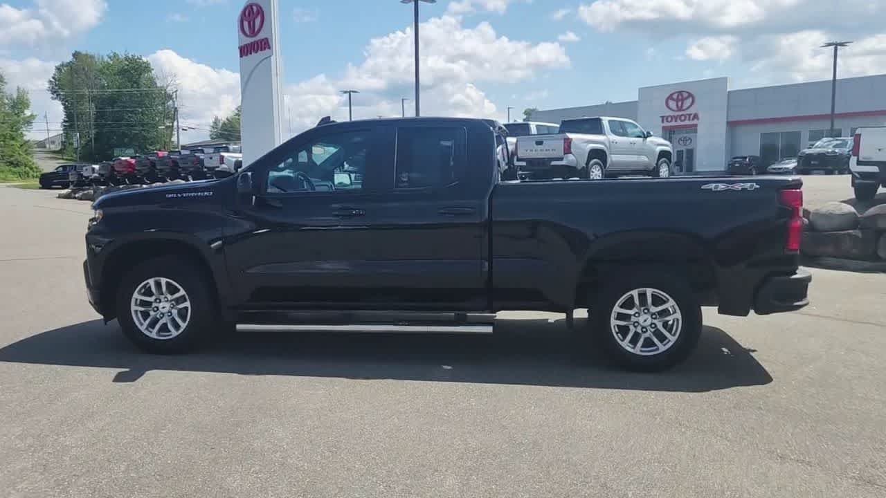 Used 2022 Black Chevrolet RST image 9