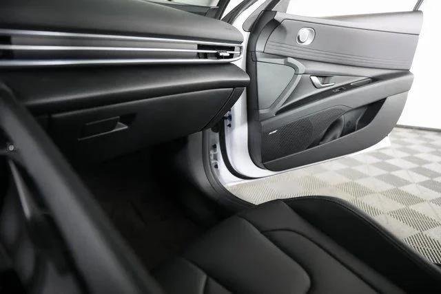 2025 Hyundai Elantra Limited - Photo 79