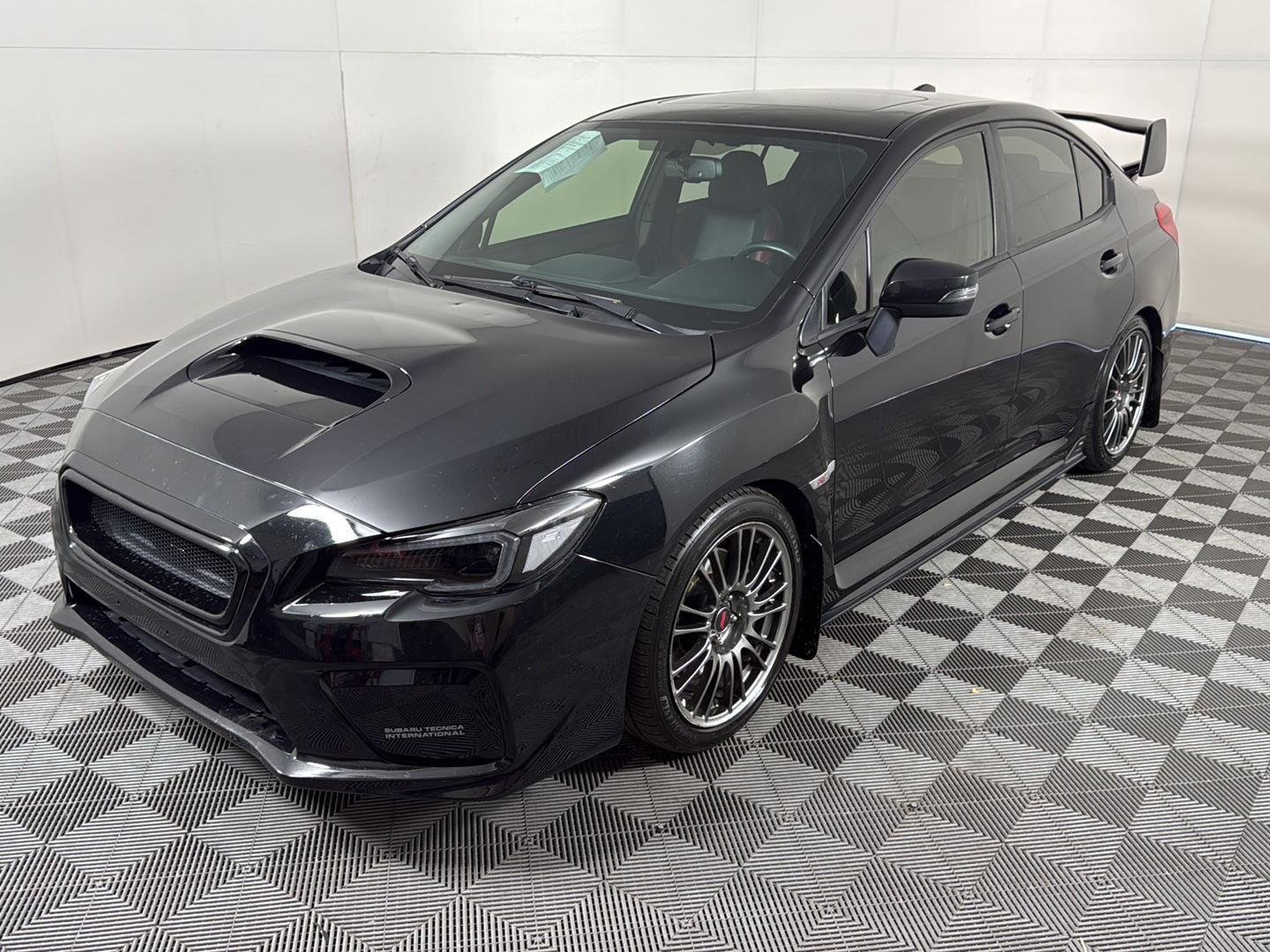 Used 2015 Crystal Black Silica Subaru Limited image 1