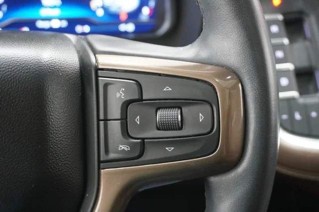 Used 2023 ORODESCENT_PEAR Chevrolet High Country image 33