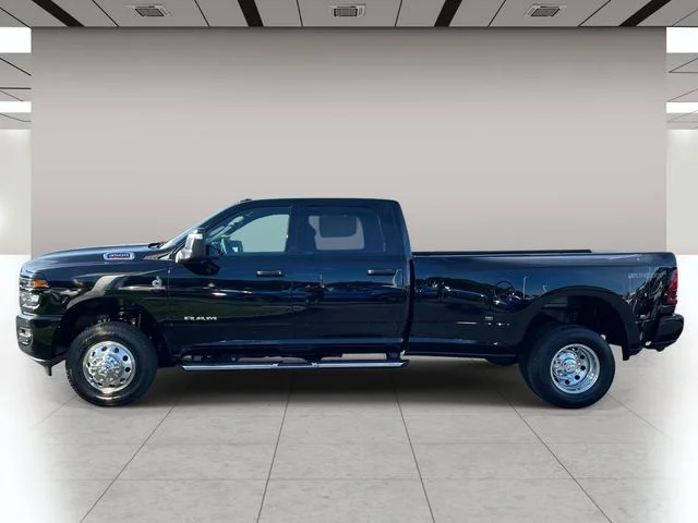 New 2026 Diamond Black Crystal Pearl-Coat Exterior Paint RAM Big Horn image 7