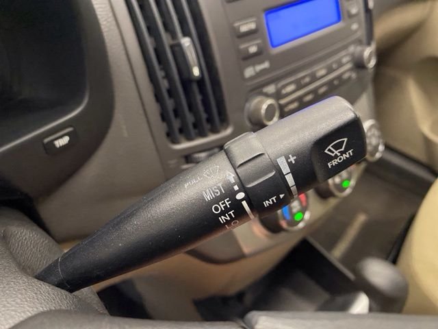 Used 2010 White Hyundai GLS image 31