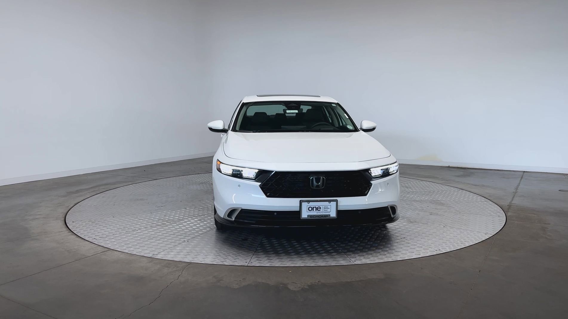 New 2026 Platinum White Pearl Honda Touring image 3