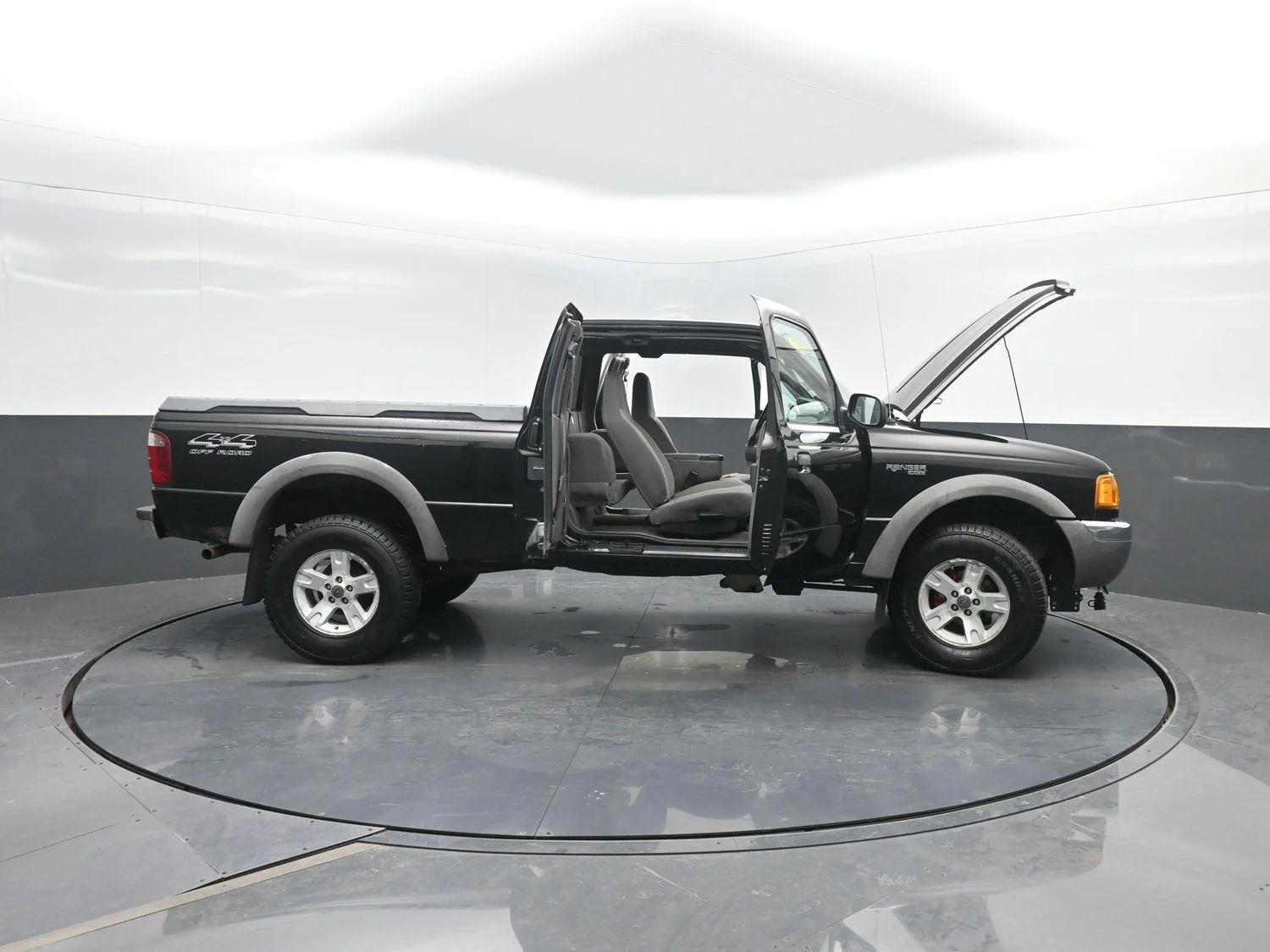 Used 2002  FORD  image 35