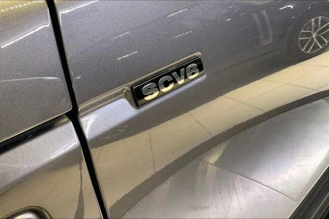 Used 2016 Gray Land Rover HSE image 11
