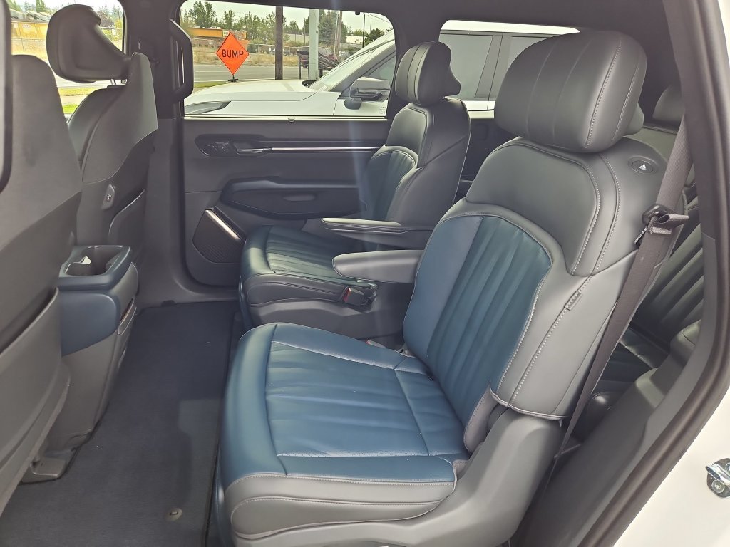 Used 2024 Snow White Pearl Kia GT-Line image 23