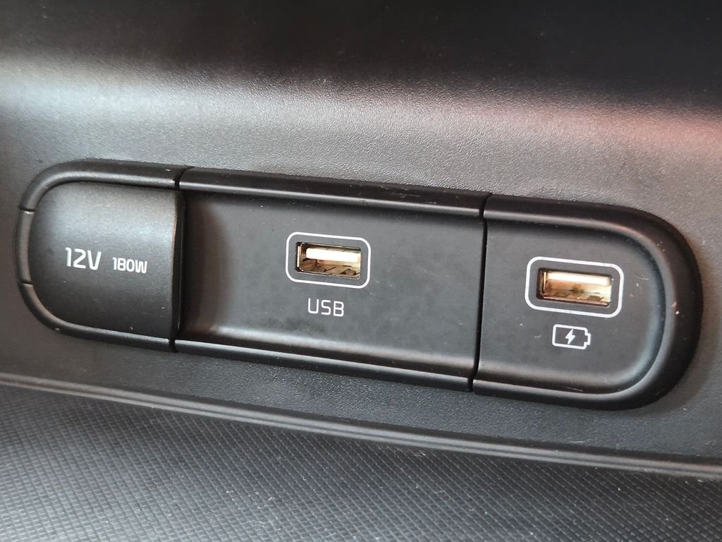Used 2021 Silver Kia LXS image 4