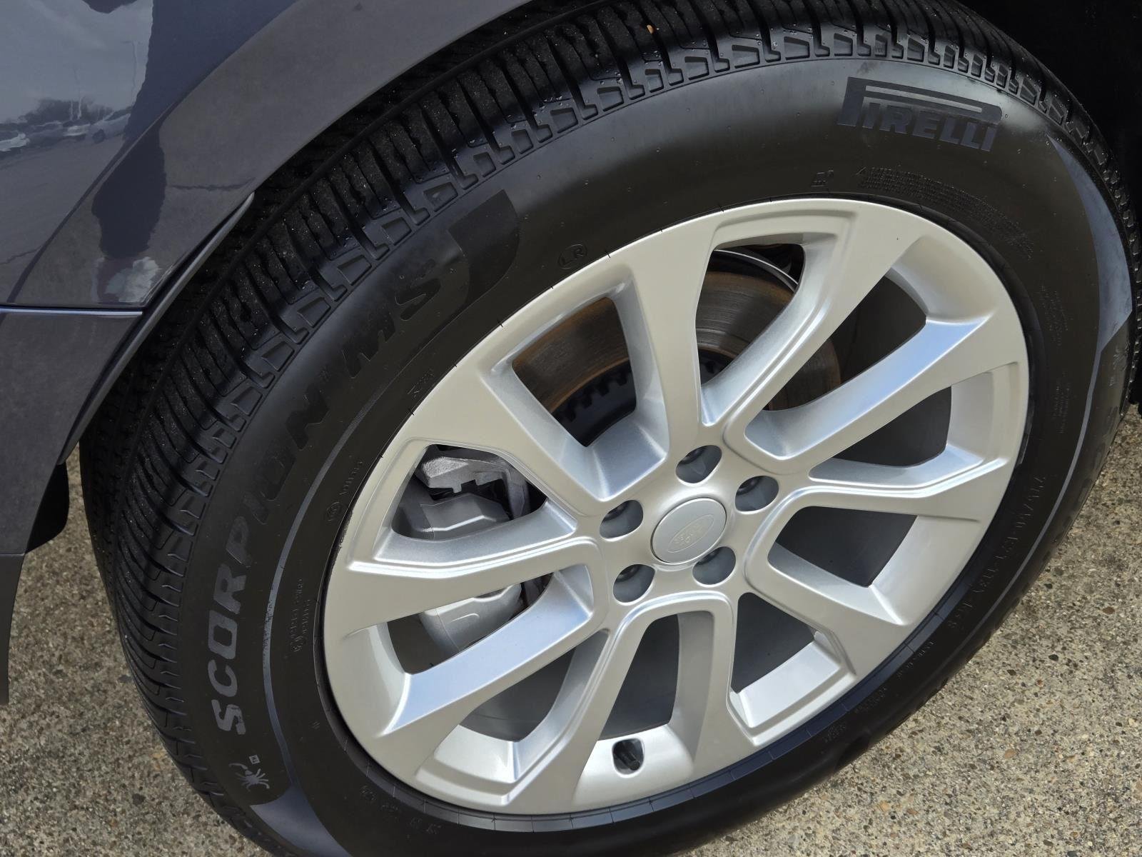 Used 2025 Varesine Blue Metallic Land Rover SE image 9