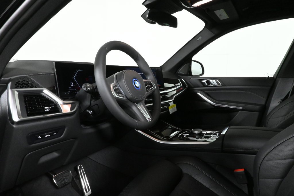 Used 2026 Black BMW xDrive50e image 16
