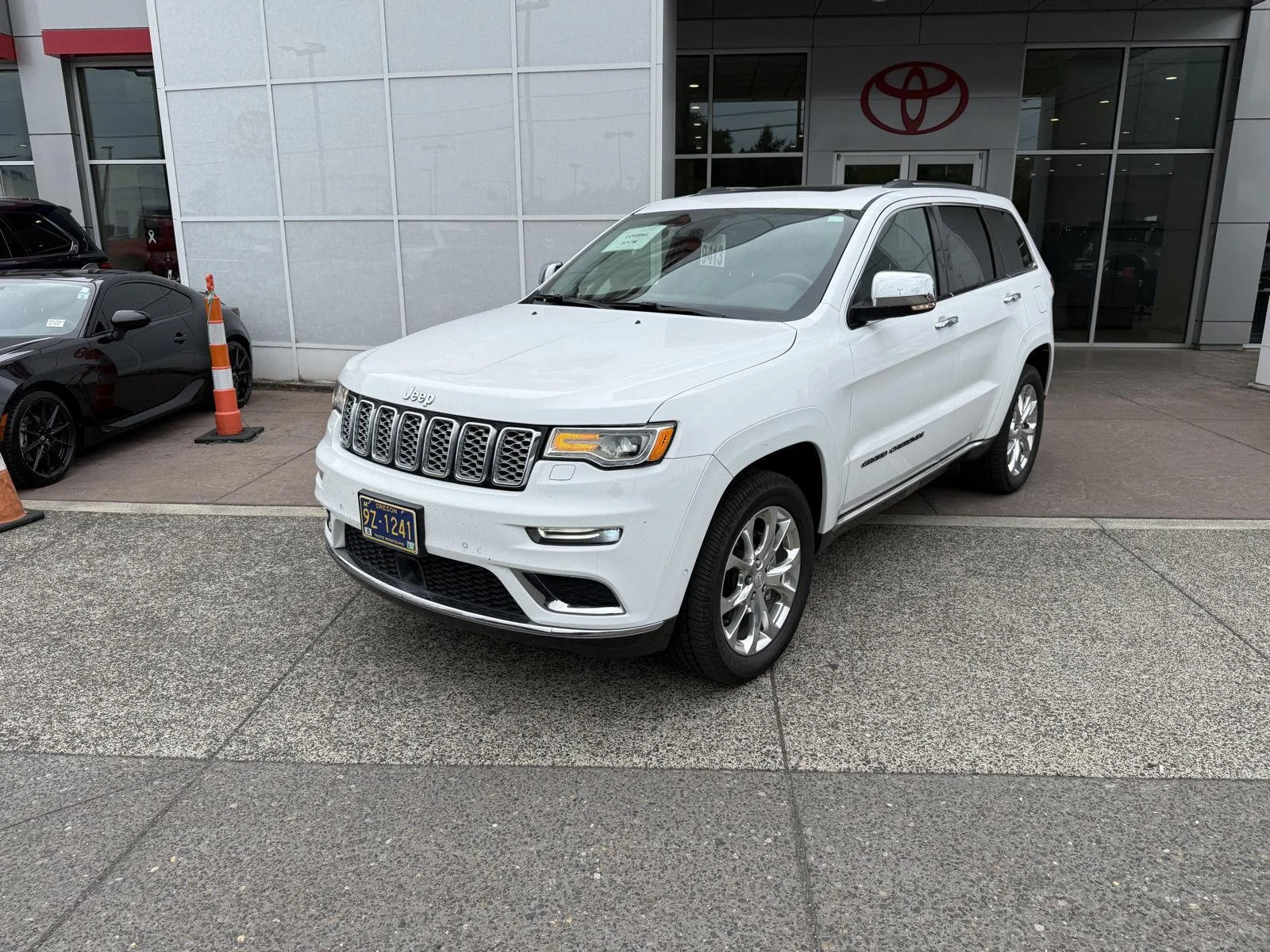 Used 2020 Bright White Clearcoat Jeep Summit image 2