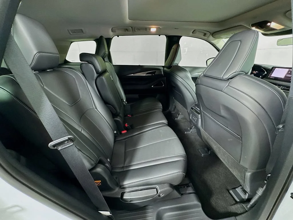 Certified Used 2026 White INFINITI LUXE image 37