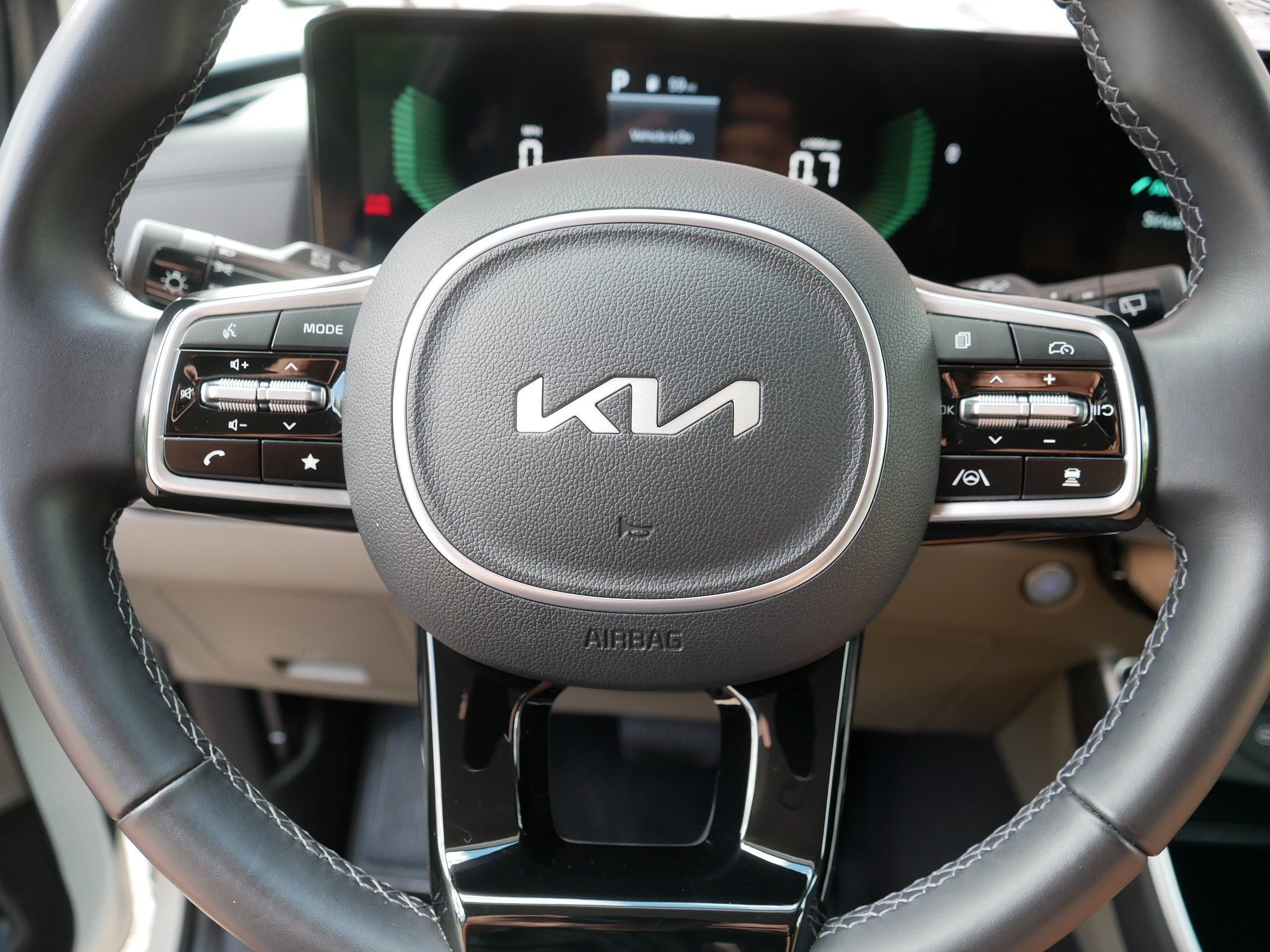 Certified Used 2026 Snow White Pearl Kia LXS image 25