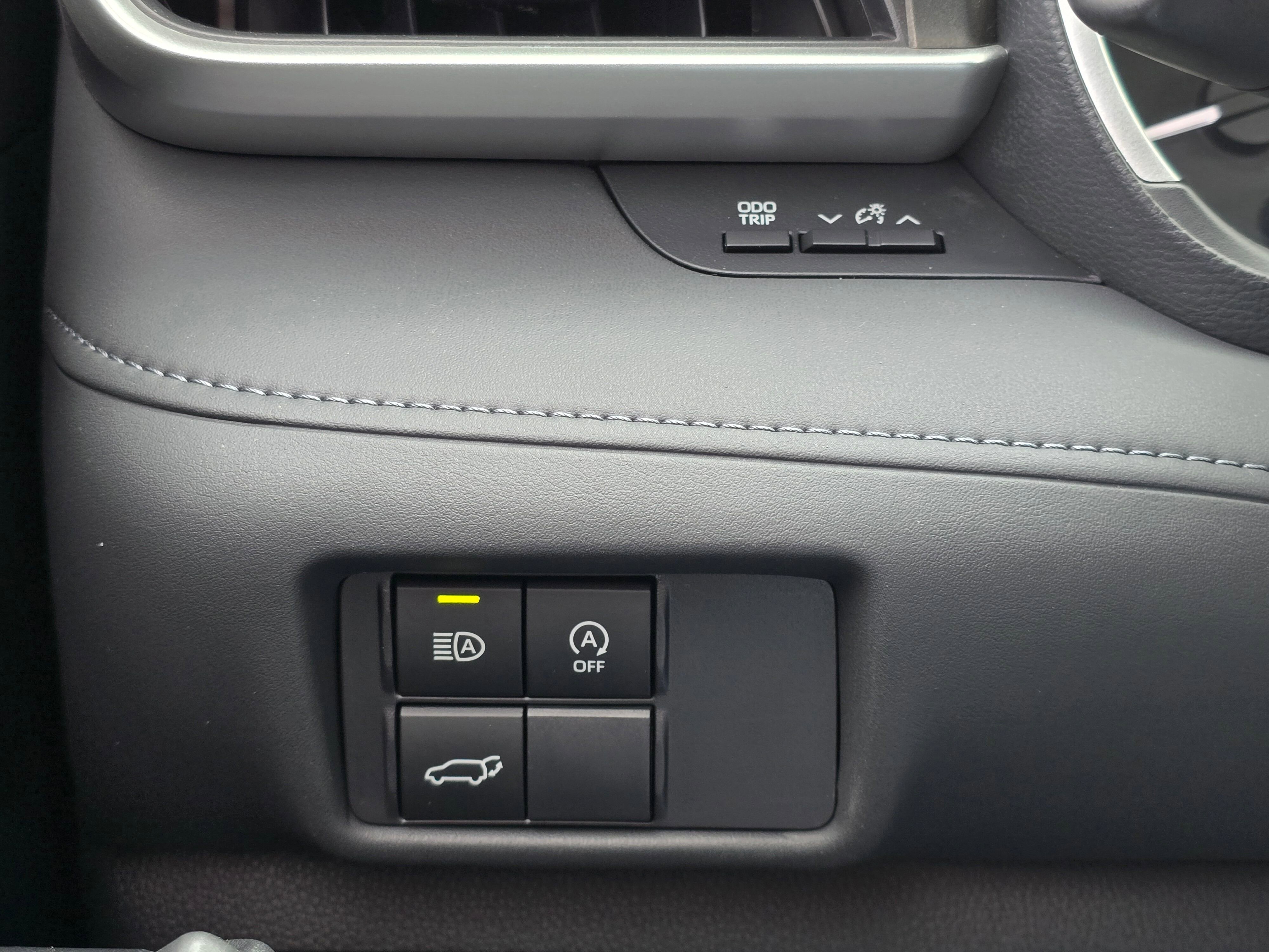Used 2023  Toyota L image 36