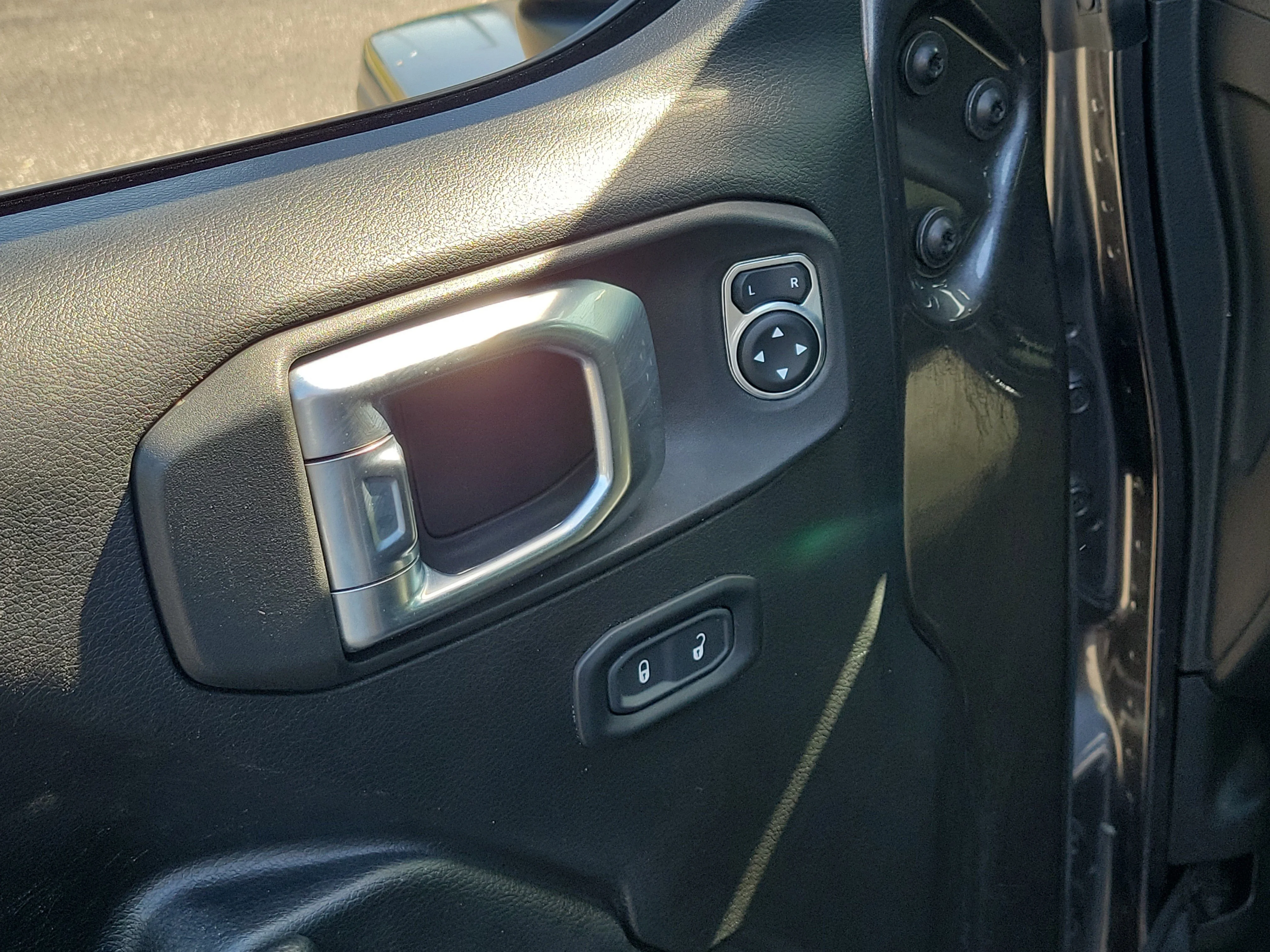 Used 2022 Granite Crystal Metallic Clearcoat Jeep Sport S image 21