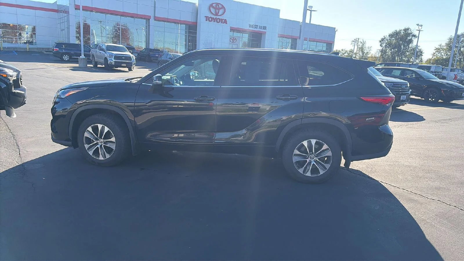 Used 2021 Midnight Black Metallic Toyota XLE image 6