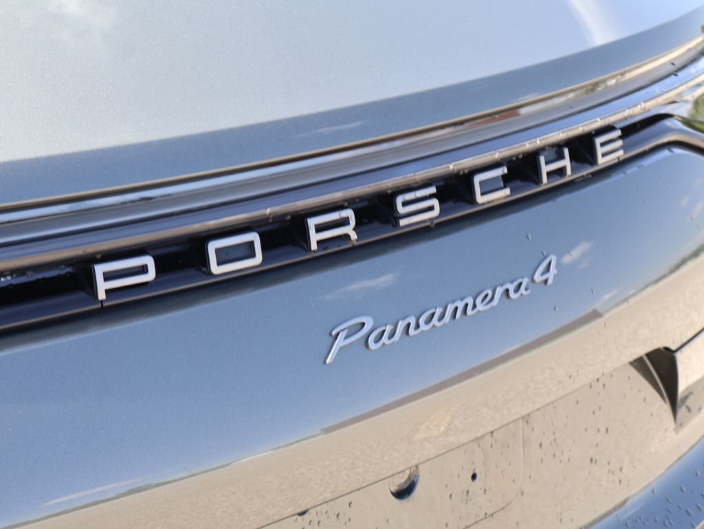 Used 2023 Aventurine Green Metallic Porsche 4 Platinum Edition image 4