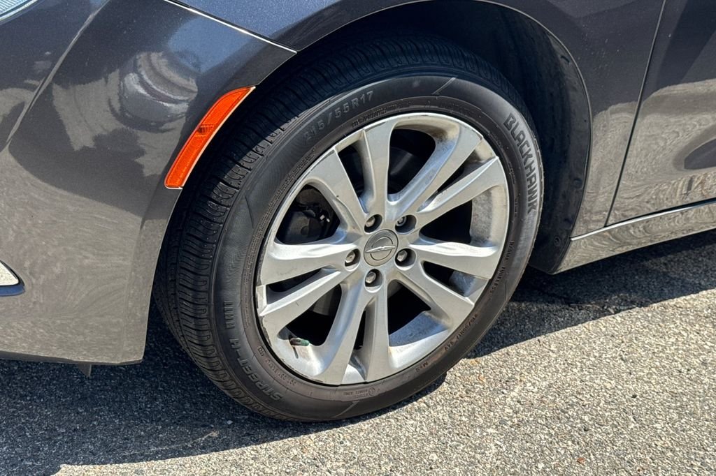 Used 2016 Gray Chrysler Limited image 3