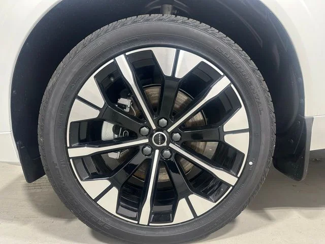 New 2026 Crystal White Volvo Plus image 23